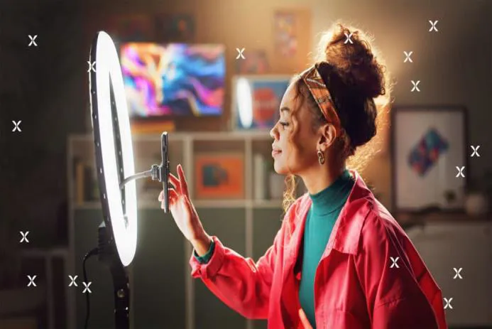 woman-using-ring-light-for-selfie