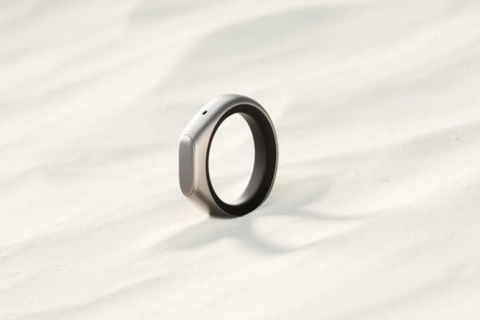 smart-ring-on-sand